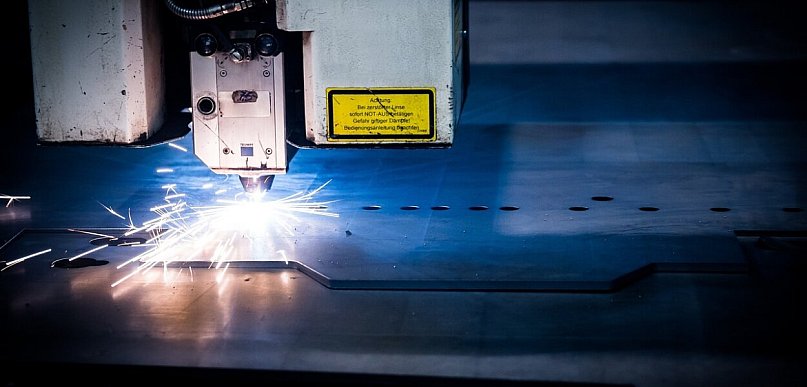 Maszyny CNC w przemyśle ? jak zwiększają wydajność produkcji?