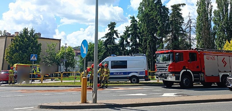 Kolizja  motocyklisty z osobówką w centrum miasta
