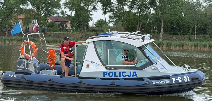 Patrole na Gople coraz częstsze. Policja i WOPR ruszyły na wodę