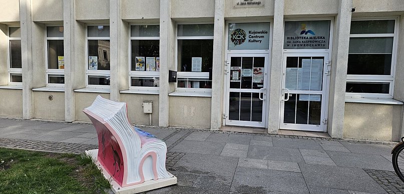 Biblioteka zmienia godziny na wakacje