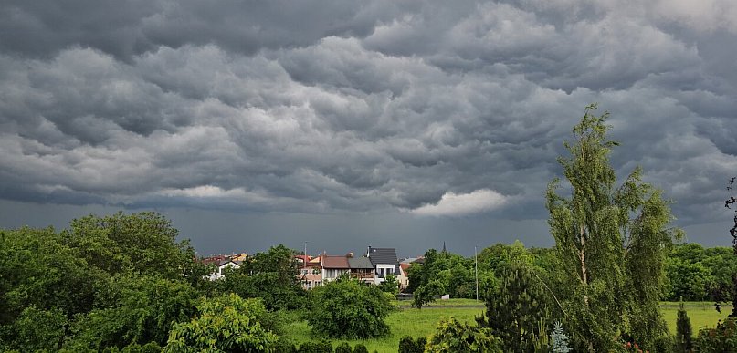 Znów zapowiadają burze i deszcze. Wydano ostrzeżenie