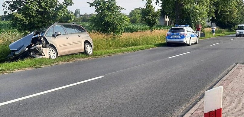 Weekendowe błędy kierowców skończyły się mandatami i rozbitymi autami