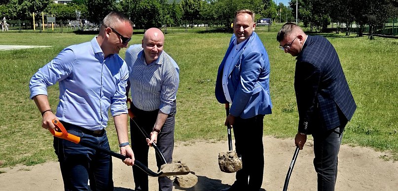 Rusza budowa krytego lodowiska. Na tę inwestycję czekano od lat