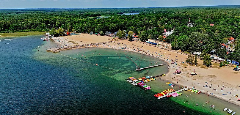 Tłumy ruszają nad jeziora. O tych zasadach warto pamiętać