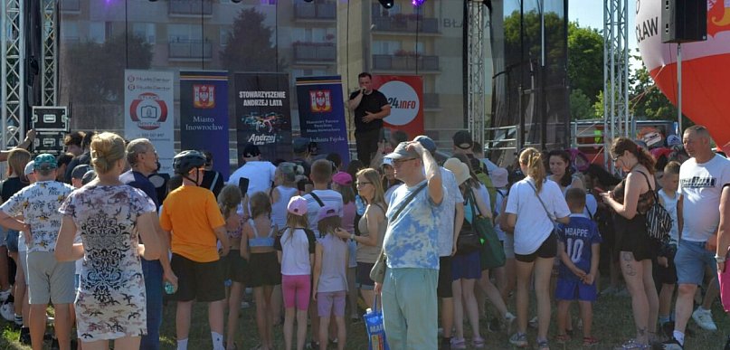 Roboty, drony i piknik rodzinny. Dron Show przyciągnął mieszkańców