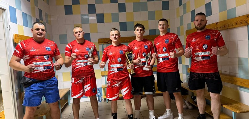 Trzy debiuty i jedno zwycięstwo Sokoła na gali boksu w Janikowie
