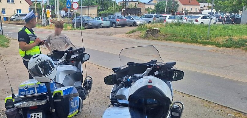 Przechodzili tam, gdzie nie wolno. Policja ukarała 28 osób