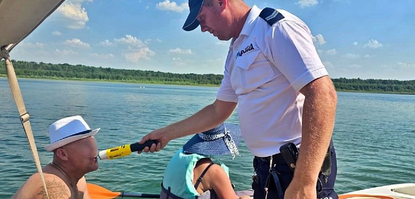 Tłumy w Przyjezierzu. Policja i WOPR czuwały nad bezpieczeństwem