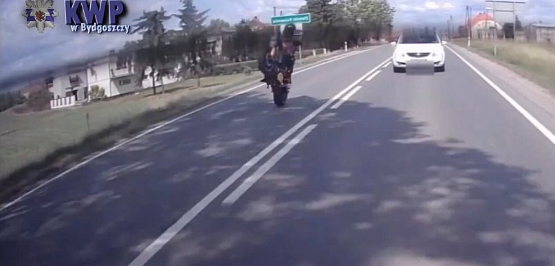 Wyprzedzał na jednym kole. Policja: "To drogowy bandytyzm"