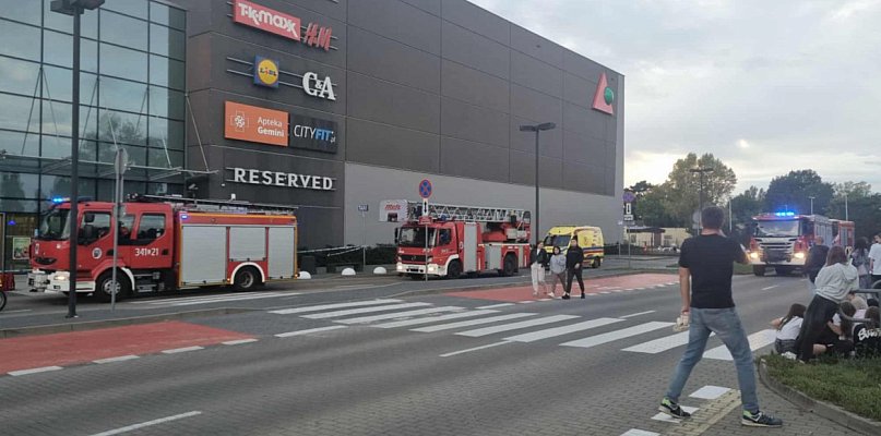Toruń. Zawalił się podwieszany sufit w galerii handlowej - 52271