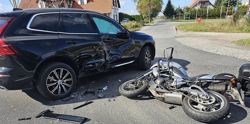 Zderzenie motocykla z autem. Motocyklista w szpitalu - 52630