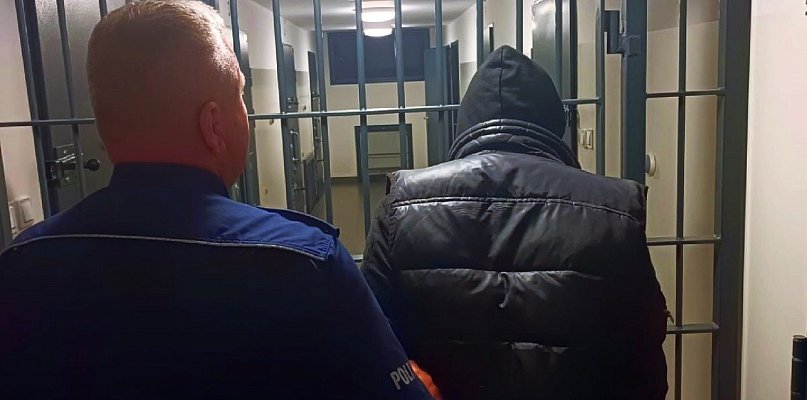 Uciekał audi przed policjantami gruntówkami i po polach. Bezskutecznie... - 52860