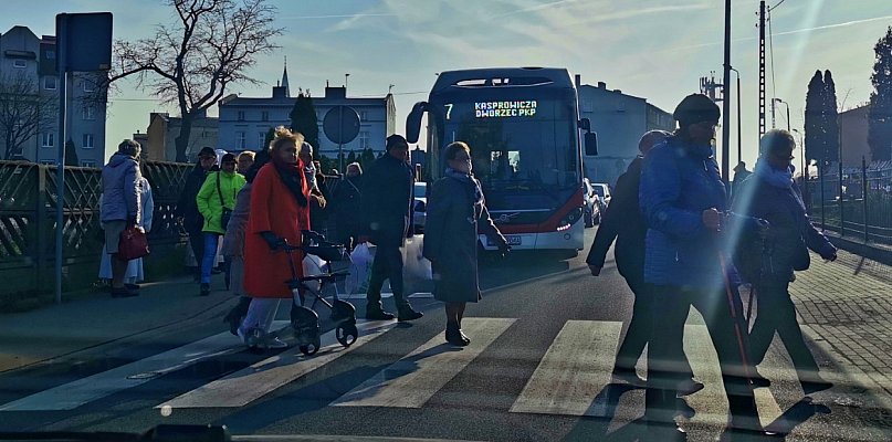 Wszystkich Świętych - organizacja komunikacji miejskiej - 53561