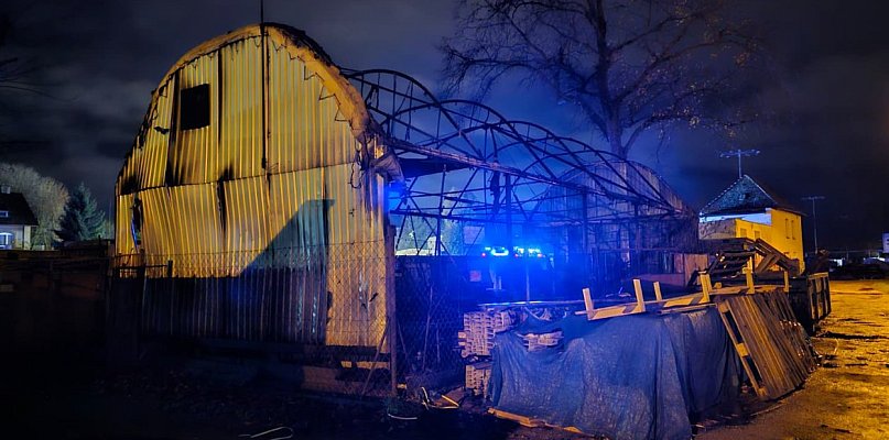 Tragiczny pożar hali przy ul. Magazynowej. W pogorzelisku znaleziono zwłoki - 53579