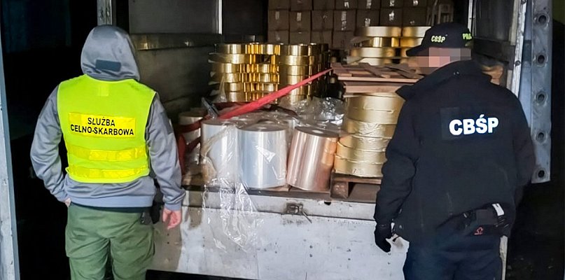 Gigantyczna papierosowa wpadka pod Inowrocławiem. 9 osób zatrzymanych - 55696