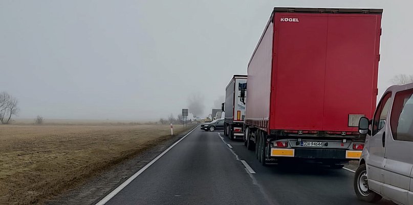 Groźny wypadek na DK15. Jest ofiara śmiertelna. Droga zablokowana