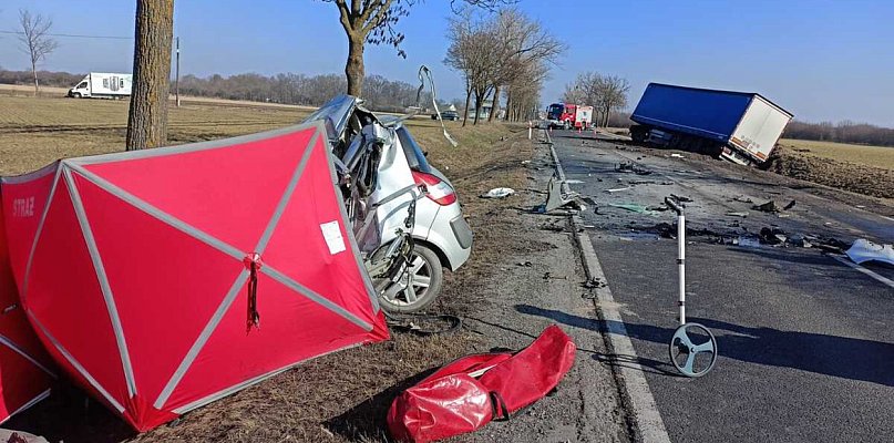 Groźny wypadek na DK15. Jest ofiara śmiertelna. Droga zablokowana