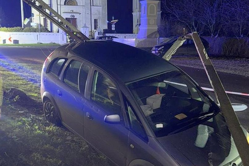 Przesadziła z prędkością i uderzyła w słup