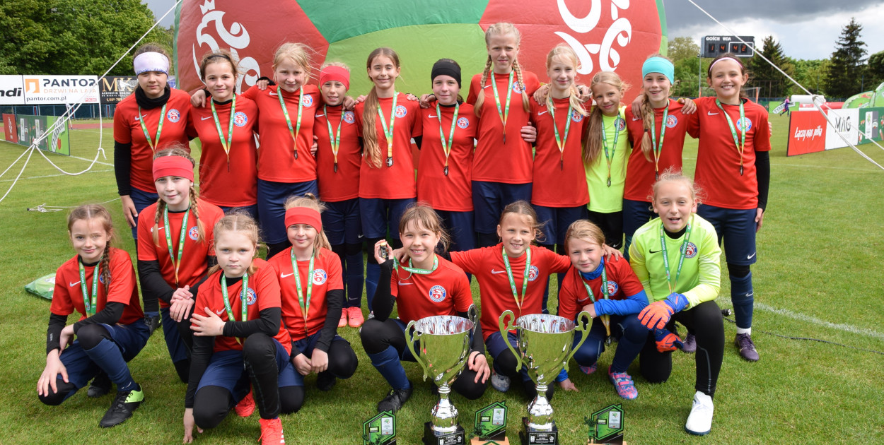 Piłkarki SP 6 zagrają w finale ogólnopolskim Tymbarku