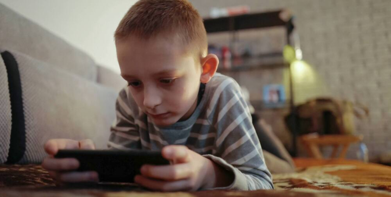 Smartfon przed 13. rokiem życia może poważnie zaszkodzić