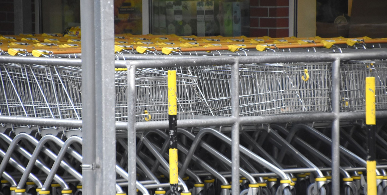 Polacy staną przed zamkniętymi drzwiami. Weekend bez handlu coraz bliżej