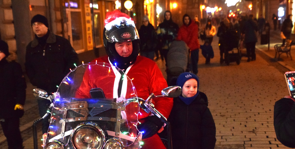 Motocykle, Mikołaj i fotobus. Tak wygląda wieczór na Rynku
