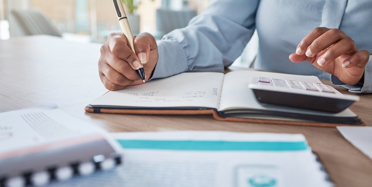 Najczęstsze błędy księgowe w branży reklamowej – dlaczego ta branża jest pod szcze