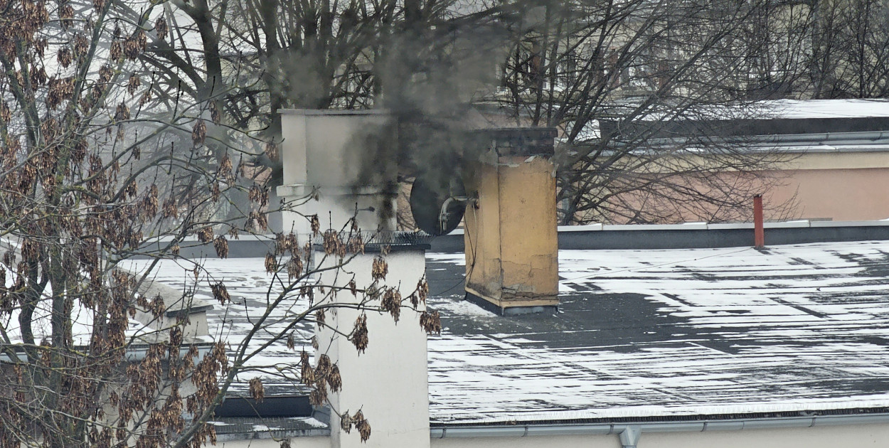 Kontrole palenisk w Inowrocławiu: mandaty i sprawy w sądzie