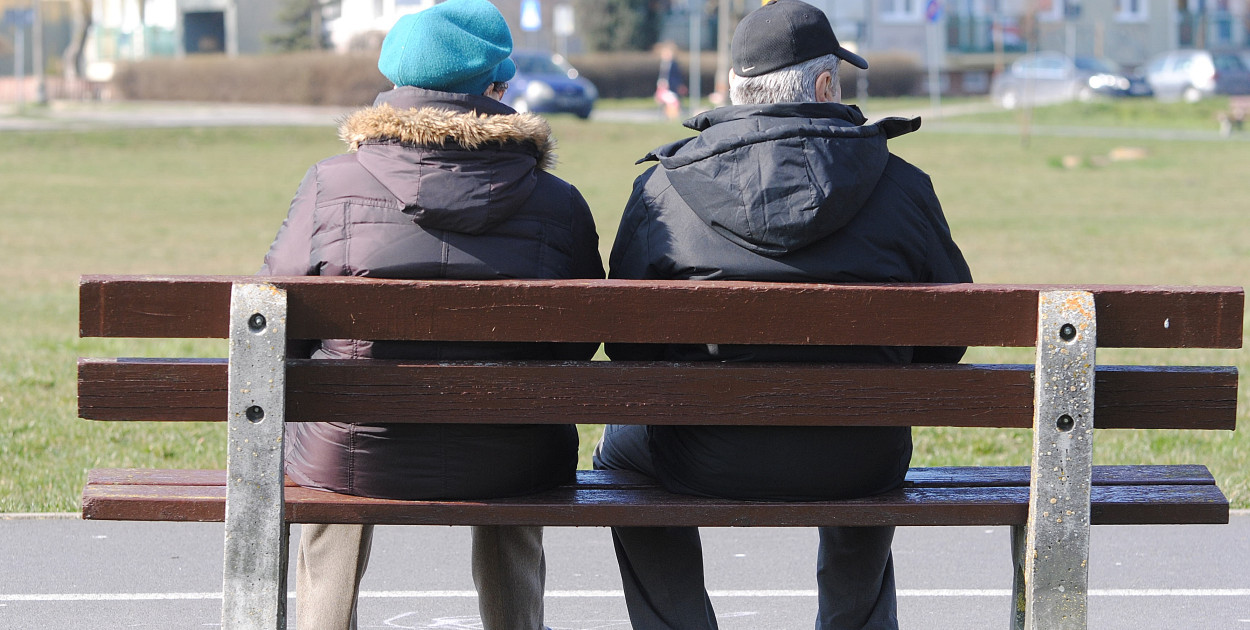 Nowe deski do miejskich ławek. Umowa na 38,7 tys. zł