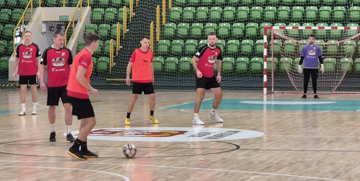 rolKI24.INFO | Zamienili garnitury na sportowe stroje! ⚽🔥