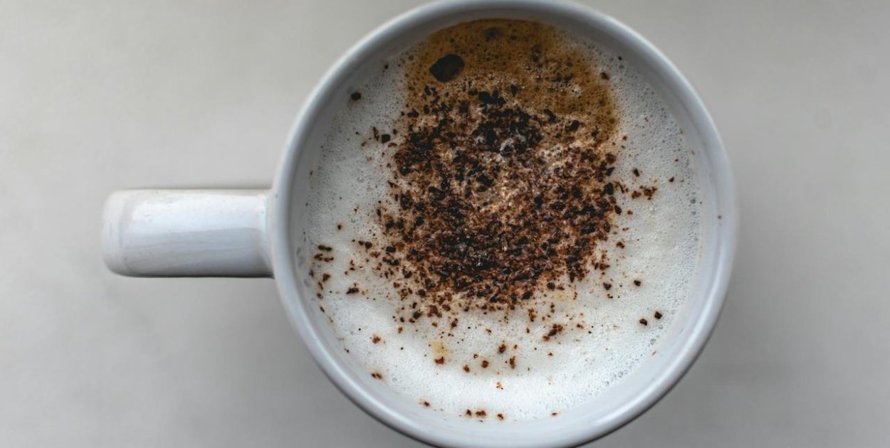 Kawa jak z kawiarni w domowym wydaniu – jakie ziarna wybrać i jak je parzyć?