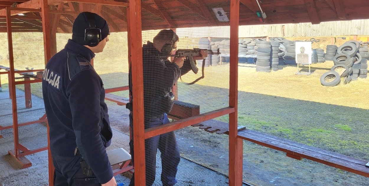 Policjanci trenowali strzelanie na strzelnicy