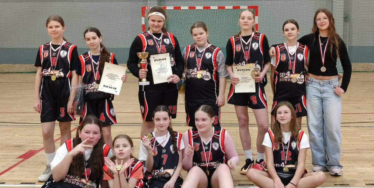 Mistrzynie z Inowrocławia. SP nr 4 najlepsza w powiecie