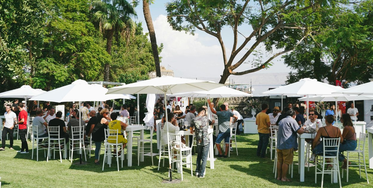 Wybór profesjonalnego parasola i parawanu reklamowego