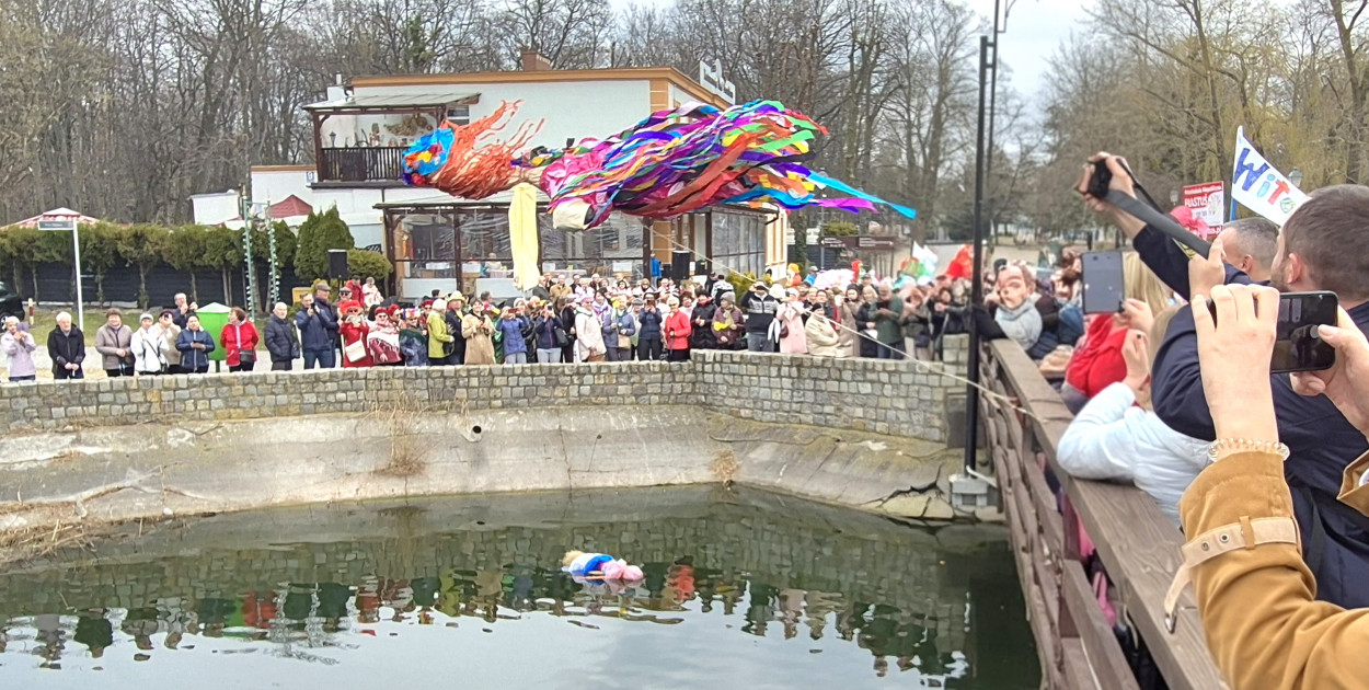 Inowrocław powitał wiosnę. Kolorowy pochód przeszedł przez Solanki