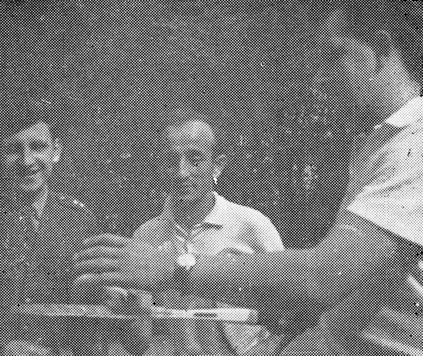 Rok 1956. W środku czołowy tenisista Pomorza - inowrocławianin J. Gumuła, po prawej Jętka - zawodnik Wisły Toruń. 